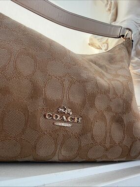 ICONIC -Coach Celeste Convertible Hobo in CHALK